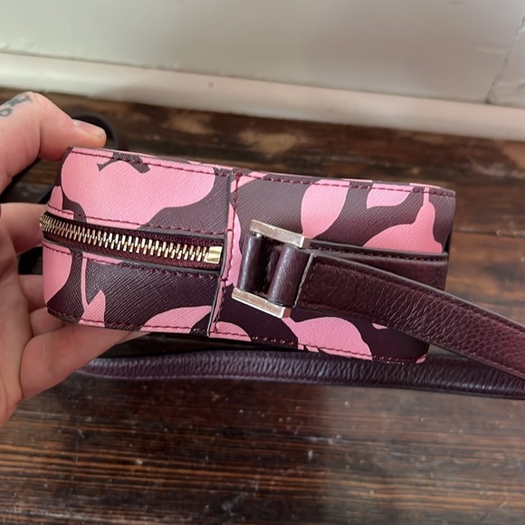 Kate Spade New York Newbury Garden Vine Pink Cammie Crossover Bag - Picture 3 of 6